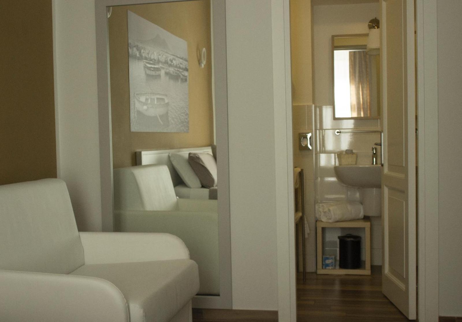 Rooms Stazione Centrale Napoli Oda fotoğraf